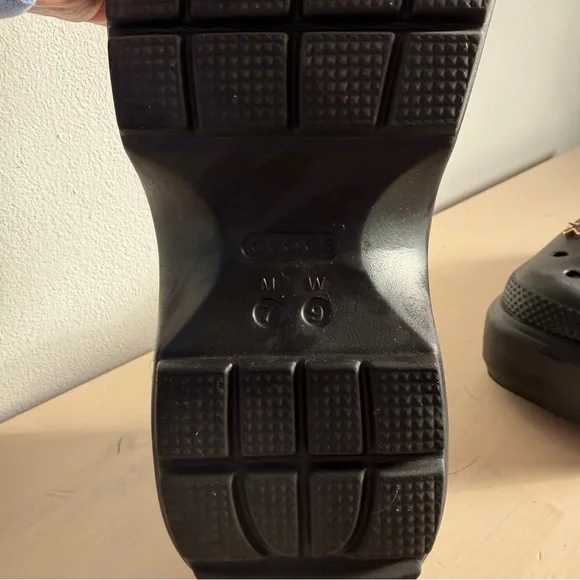 CROCS STOMP Black Clogs with Gold and Pearl Jibbitz - Picture 3 of 3